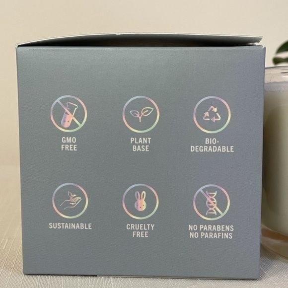 Wicks and Tricks Candle 10 oz Enlighten Me in Vanilla Scent New in Glass Jar - Picture 3 of 6